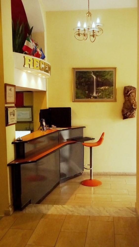 Kruja Hotel Тирана Екстер'єр фото