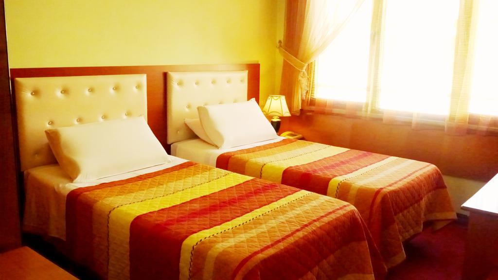 Kruja Hotel Тирана Екстер'єр фото